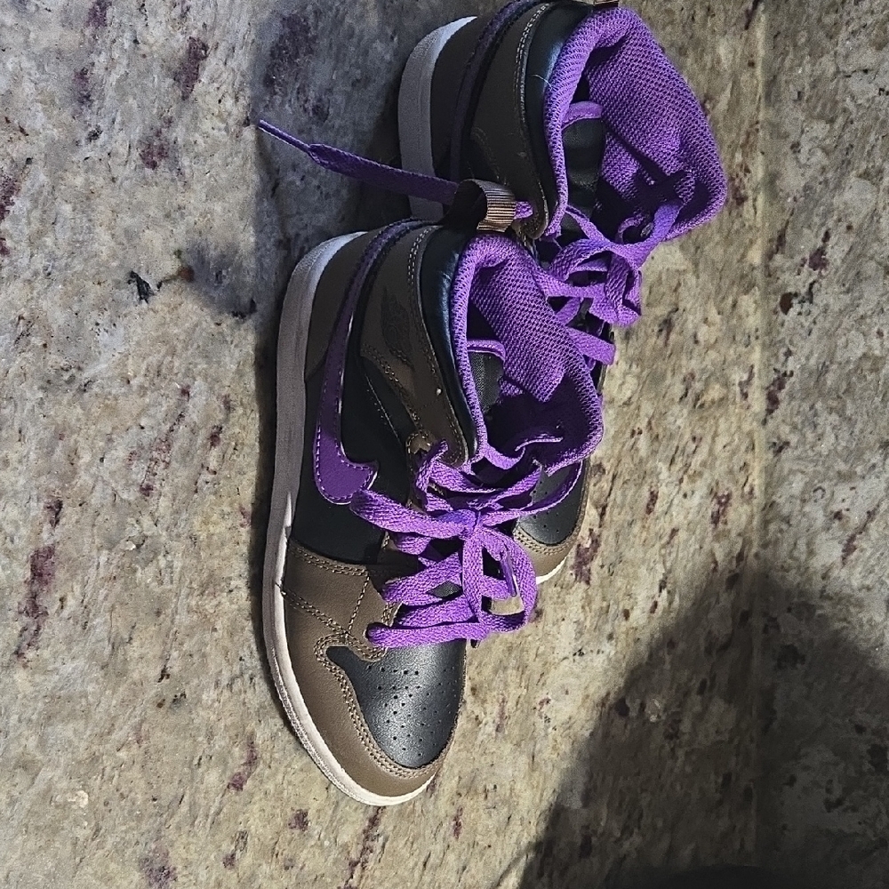 Nike Kids Sneakers in Purple and Brown - Picture 3 of 7